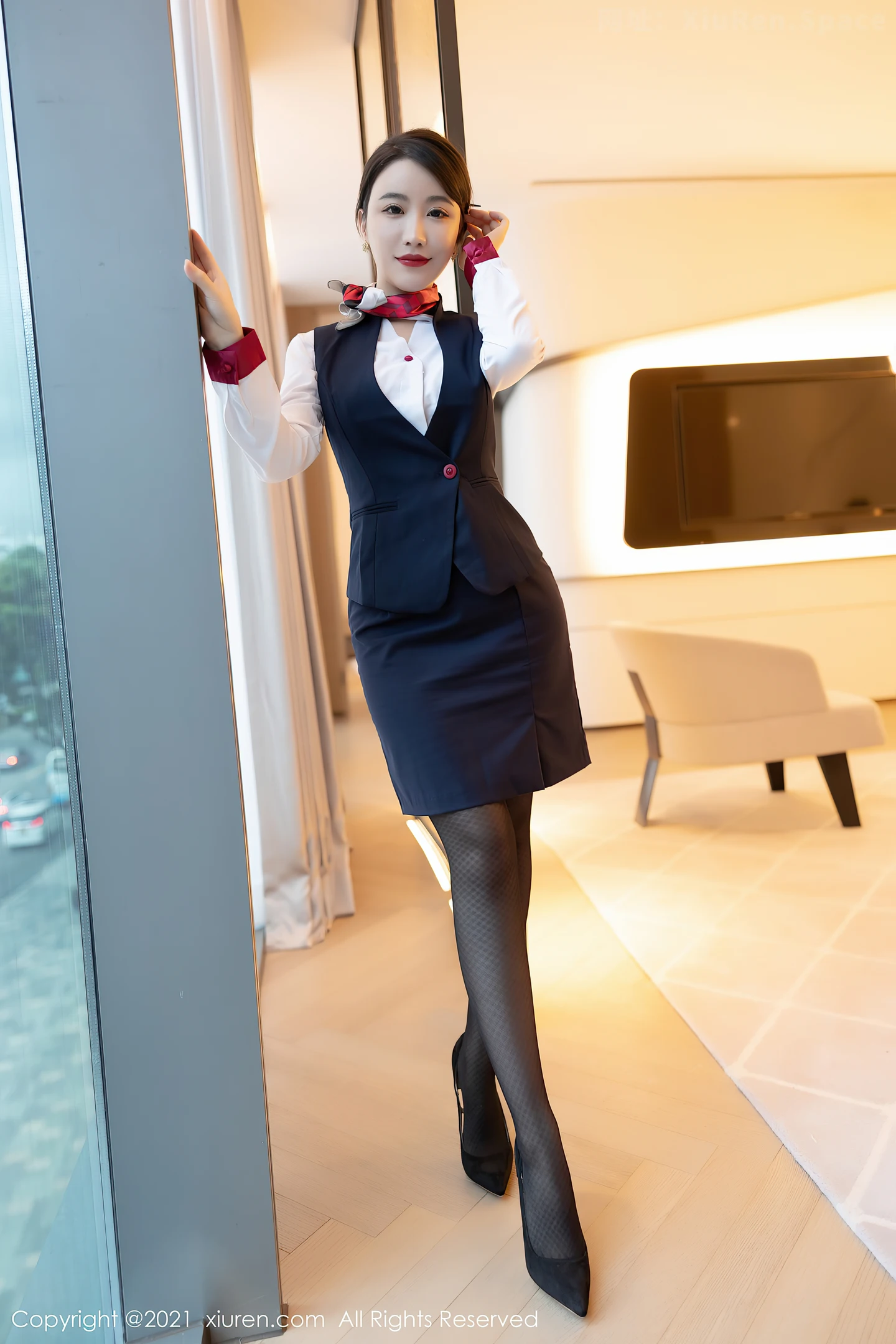 图片[3]-[XiuRen秀人网]VOL.4091 女神Cherry绯月樱深圳旅拍典雅职业装半脱秀完美身材诱惑写真81P-秀人网官方网站